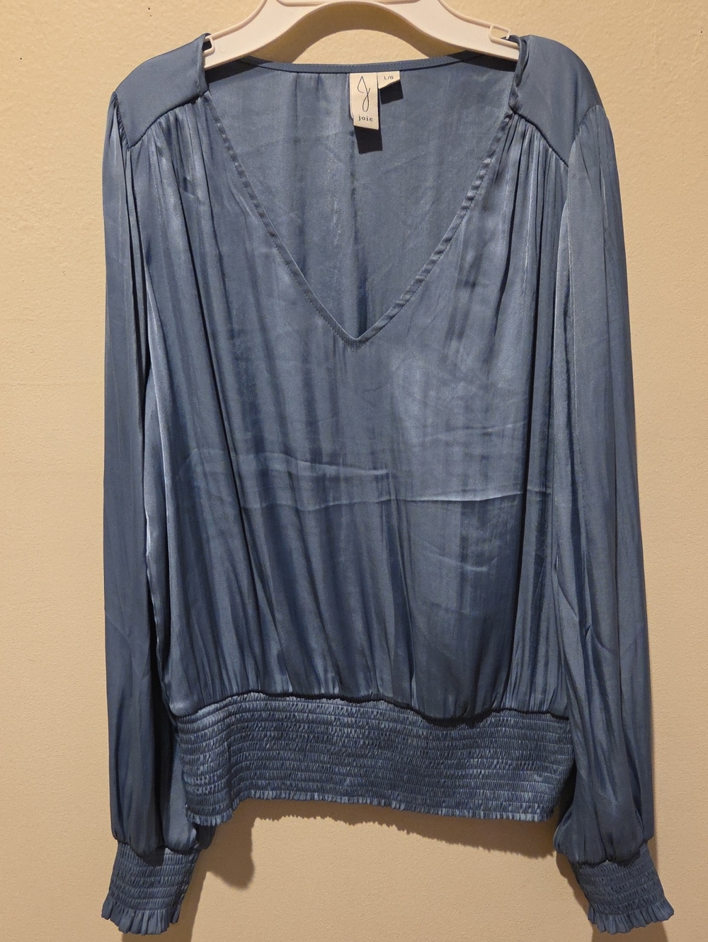 ❤️ JOIE SATIN V-NECK BLOUSE / TOP, LARGE